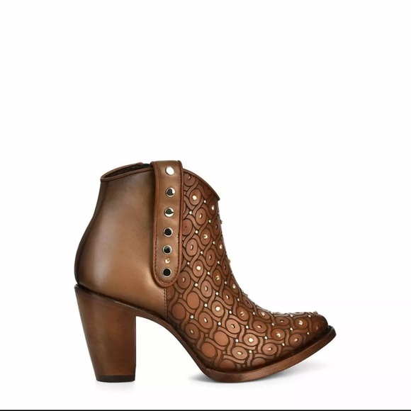 NIB Cuadra Genuine Leather and Crystals Ankle Boots
